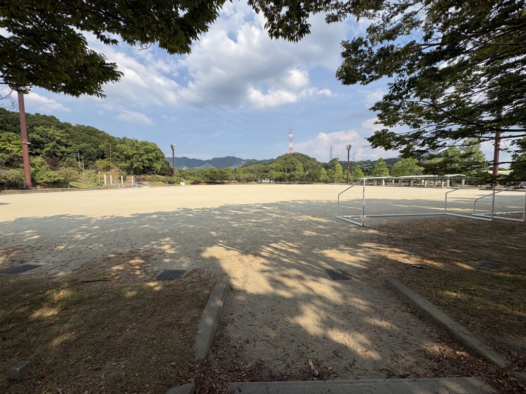 広々とした古賀グリーンパークの多目的施設。