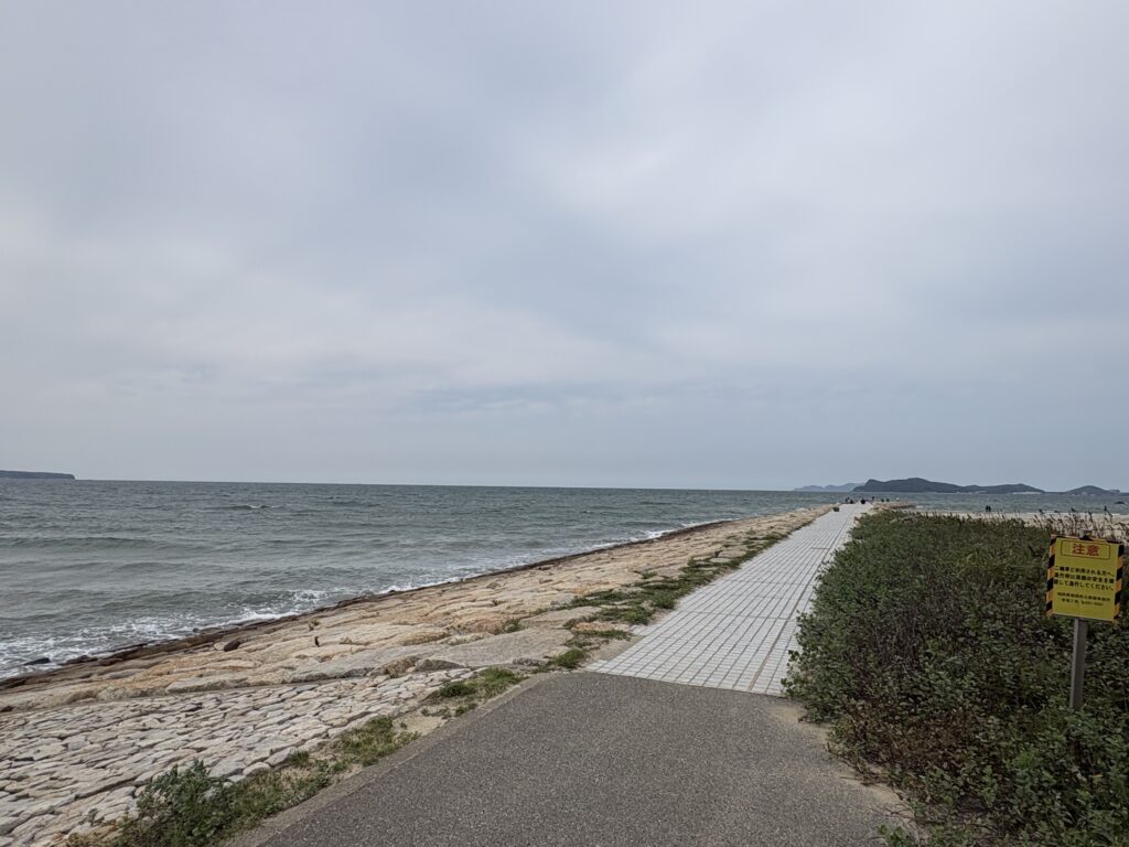 古賀市の歩いてん道浜辺コースから見える古賀海岸